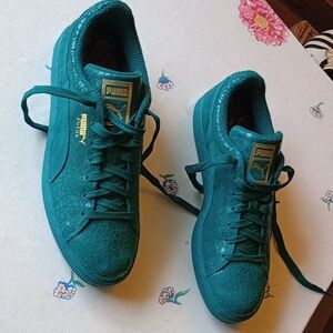 Puma Clyde GreenTextured Sneakers Size 11